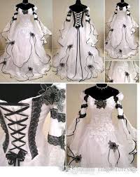 Grosshandel 2020 Vintage Plus Size Gothic A Line Brautkleider Mit Langen Armeln Schwarz Spitze Ko In 2020 Ruffle Bridal Gown Ruffle Wedding Dress Medieval Wedding Dress