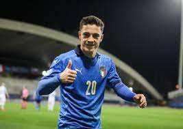 Raspadori is a newcomer to the italian senior squad, though he has played in the nation's youth ranks. La 10 A Insigne Raspadori Col 22 Foto Di Gruppo Italia Europei 2020 Ansa It