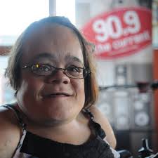 In TEDx Talk, Gaelynn Lea addresses America's beauty culture