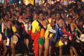 Suazilandia o esuatini, cuyo nombre oficial es reino de suazilandia o reino de esuatini (en suazi: Swaziland Reed Dance Umhlanga Festival How And When To See It