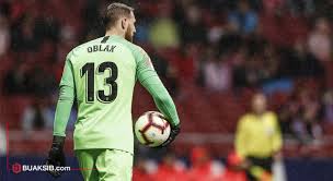 Jan oblak is a goalkeeper who have played in 16 matches and scored 0 goals in the 2020/2021 season of la liga in spain. Lionel Messi Praised Atletico Madrid S Goalkeeper Jan Oblak