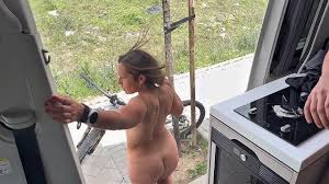 Nos Encontramos a Cecilia Sopeña con la Bici y la Subimos a la Caravana  para hacer una Doble pentración - XNXX.COM