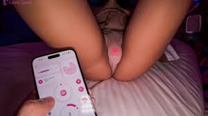 Ele assumiu o controle do meu vibrador em um encontro e me deu múltiplos  orgasmos📱🍑 | Laura Quest
