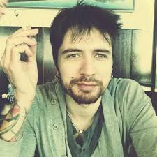 Почему сын скрывался под другой фамилией. Syn Viktora Coya Rasskazhet Pro Vozvrashenie Kino Na Scenu