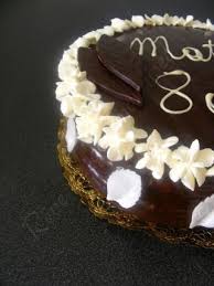 750g Vous Propose La Recette Gateau D Anniversaire Chocolat Chantilly Notee 4 5 Par 86 Votants Gateau Anniversaire Chocolat Gateau Anniversaire Chocolat