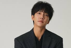 Born and brought up in seoul, he made his singing debut at the age of 17 after. Mouse Star Lee Seung Gi Reportedly Purchases New Multibillion House In Seoul Kdramastars