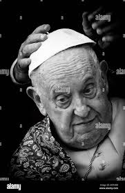 Vatican, Italy. 21st Aug, 2024. POPE FRANCIS loses his hat during his  weekly general audience at Paul Vi Hall at the Vatican. (Credit Image: ©  Evandro Inetti/ZUMA Press Wire) EDITORIAL USAGE ONLY!
