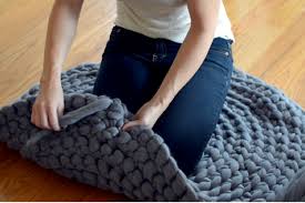 Fabriquez Un Tapis En Laine Geante Seulement Qu Avec Des Noeuds Sans Tricot Ni Crochet Laine Geante Faire Un Tapis Tapis Laine