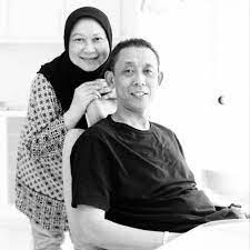 He is the eldest of the famous five sidek brothers. Fq0vnnbdzc W6m
