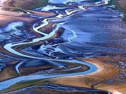 „die nordsee von oben ist der erste deutsche kinofilm, der das weltnaturerbe wattenmeer ausschließlich aus der vogelperspektive zeigt. Film Die Nordsee Von Oben Kunstwerke Auf Dem Wattboden Der Spiegel