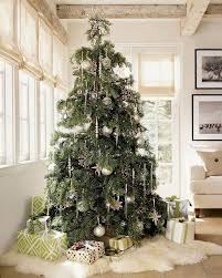 Christmas Tree With Snowflake Effect And Silver Decorations Christmas Tree Themes Beautiful Christmas Christmas Inspiration