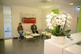 Zusätzlich zu der sehr breiten inneren medizin hat sich eine zunehmende spezialisierung auf organbezogene fachgebiete entwickelt. Dr Robl Dr Sporn Gp Innere Medizin 1220 Wien Endoskopie Kardiologie Warteraum Facebook