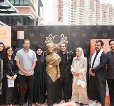 Aku kemudian jatuh terlentang di sofa biru itu. First Time Dengar Datuk K Berucap Dan Bertazkirah Seb4k Terus Menus0k Ke Hati Netizen Berita Kopak Media