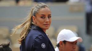 Chair umpire marijana veljovic sent fans into a spinsource:supplied. Us Open Shitstorm Fur Schiedsrichterin Marijana Veljovic Und Boris Becker