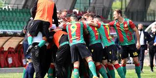 La página del ternana en flashscore.es ofrece marcadores en directo, resultados, clasificaciones y detalles de los partidos (goleadores, tarjetas, etc.). Festa Ternana E In Serie B Cavalcata Trionfale Per Lucarelli