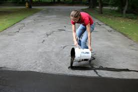 Use air from a compressor or a stiff bristle broom to thoroughly clean. How To Fix Cracks In A Driveway And Apply A Coat Of Sealant How Tos Diy