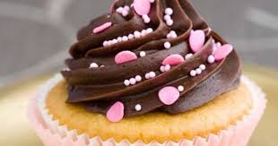 Cupcakes Vanille Chocolat Pour 12 Personnes Recettes Elle A Table Recette Recette Cupcake Petits Gateaux Sains Cupcakes