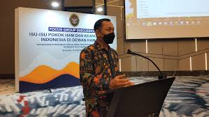 Hak asasi manusia sangat mustahak untuk rakyat malaysia, kerana hak pendidikan untuk orang ramai telah terjejas. Komnas Ham Ri Dukung Komitmen Pemerintah Dalam Hak Asasi Manusia Komnas Ham