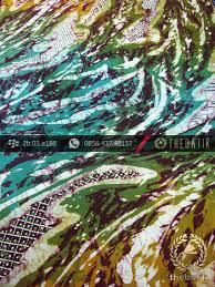 Motif lukisan batik biasanya berupa motif batik tanaman, batik bunga, batik hewan, atau juga batik. Jual Kain Batik Lukis Abstrak Kontemporer Thebatik Co Id