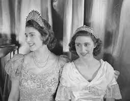 Queen elizabeth ii is the reigning monarch and the 'supreme governor of the church of england'. Beautiful Photos Of Queen Elizabeth And Princess Margaret When They Were Young Vintage Pictures Of Queen Elizabeth And Princess Margaret
