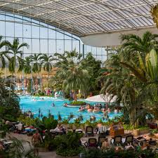Die 5 themenbereiche lassen von der südostasiatischen wellnessoase hin zur schwindelerregenden. Therme Erding Karibik Dahoam Mit Hotel Galaxy Rutsche Und Sauna Erding