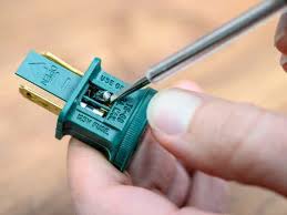 Busted christmas string lights can darken your holidays. Broken Christmas Lights How To Fix Bulbs And Strands That Don T Light