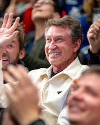 There was no shortage of celebs in Hollywood North this season! 🎬 Comment  your favourite celebrity sighting at #Canucks games!