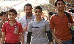Dangal filminin konusunda mahavir şingh phogat'ın hayat hikayesi anlatıyor. What The West Can Learn From The Surprise Success Of Dangal In China Features Screen