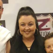 Leslie Gleason's Instagram, Twitter & Facebook