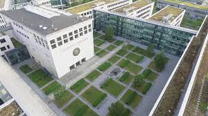 Stock der denkmalgeschützten wappenhalle, dem ehemaligen abfertigungsgebäude. Hdbw Hochschule Der Bayerischen Wirtschaft Videos Facebook