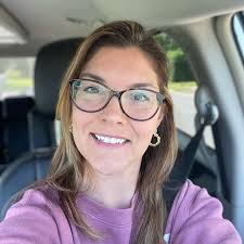 🌿 Happy Thursday! . Off to a newborn session in town. . What's everyone  doing this weekend? We have baseball and some birthday parties 🥳