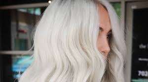 3 Platinum Blonde Retouch Tips To Avoid Banding - Behindthechair.Com