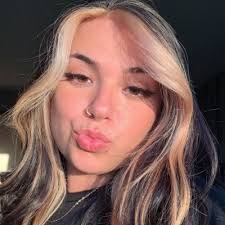 Lisa Stalter's Instagram, Twitter & Facebook