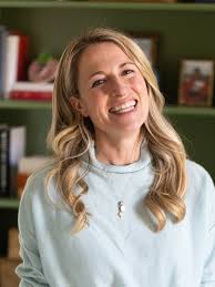 Alissa Floyd's Instagram, Twitter & Facebook