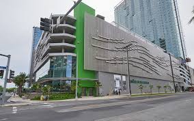 I am moving next to a dairy queen, which could be bad news for my cal count. Here S A Look Inside The Biggest Whole Foods Market Store In Hawai I Honolulu Magazine