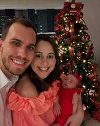 Eu sempre amei o Natal, mas eu não imaginava como essa época seria especial  com a nossa filha! Um feliz e abençoado natal para todos!