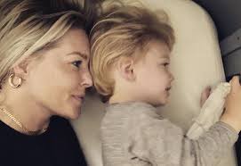 To be exact, in the town of tegelen. Chantal Janzen Deelt Nieuwe Foto Van Lange Haren Zoon Bobby