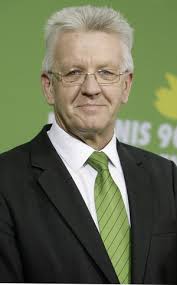 Image of ANZ CHIEF EXECUTIVE DON MERCER GESTURES AT A NEWS CONFERENCE,