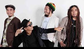 Ini adalah solo moment steven coconut treez bikin pecah di sebuah gigs. Bangkit Dari Kubur Steven Coconut Treez Rilis Single Baru