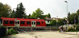 Diese weisen auf eine kreuzung hin, bei der die schienen einer eisenbahn angekündigt werden. Bahnubergang Wikipedia