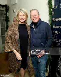 Theresa Caputo and Robert Latorre attend the Discovery, Inc. Holiday...  News Photo