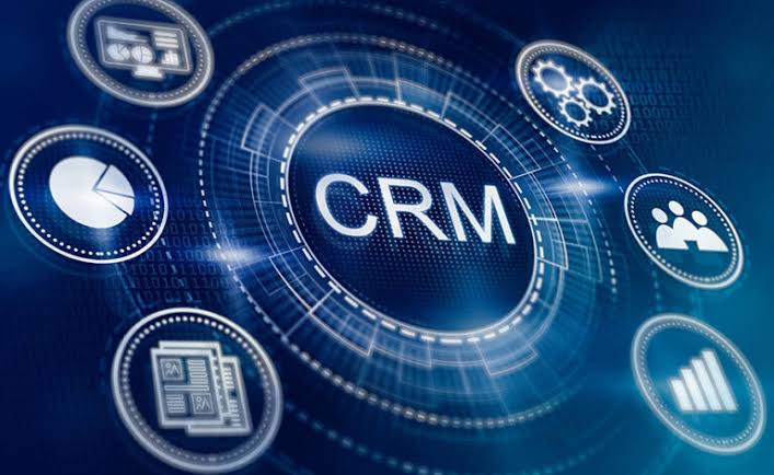 CRM چیست و چگونه مدیریت ارتباط با مشتریان را متحول می‌کند؟