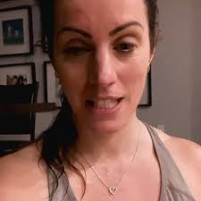 Treat your body well 🍒🥗🍑 vs 🍔🍟🍹