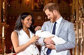 Meghan markle and prince harry announce they are having a girl. Baby Sussex Harry Und Meghan Zeigen Ihren Noch Namenlosen Sohn Unterhaltung Stuttgarter Nachrichten