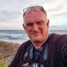 Melding fra Alex Sand Frich ude fra #dknatur i dag: Stor fed ulvehan med  ræv i kæften. NEW SHERIFF IN TOWN Wolf = predator. Red fox = prey.  #biodiversitet #rewilding