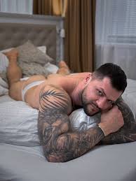 20. SEX VE TŘECH, ANEB JAK POKRAČUJE YUROVA HVĚZDNÁ KARIÉRA NA ONLYFANS? –  Kinky Guys Podcast