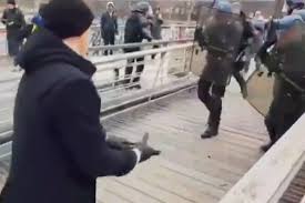 Il était devenu l'une des figures des gilets jaunes. Les Actualites A 6h30 Gilets Jaunes Le Boxeur De Gendarmes Recherche Par La Police