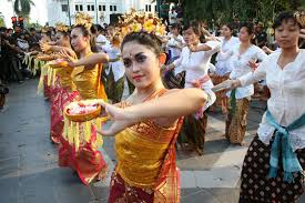 Tarian daerah 34 provinsi beserta gambar dan penjelasannya. Mengenal Keunikan Tari Pendet Tarian Pemujaan Dari Bali