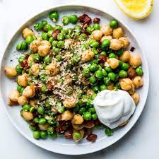 A 5 Minute Chickpea Dinner Best Eaten On The Couch By The Tv Recipes Canned Chickpeas Meals