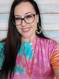 Lisa Holt's Instagram, Twitter & Facebook